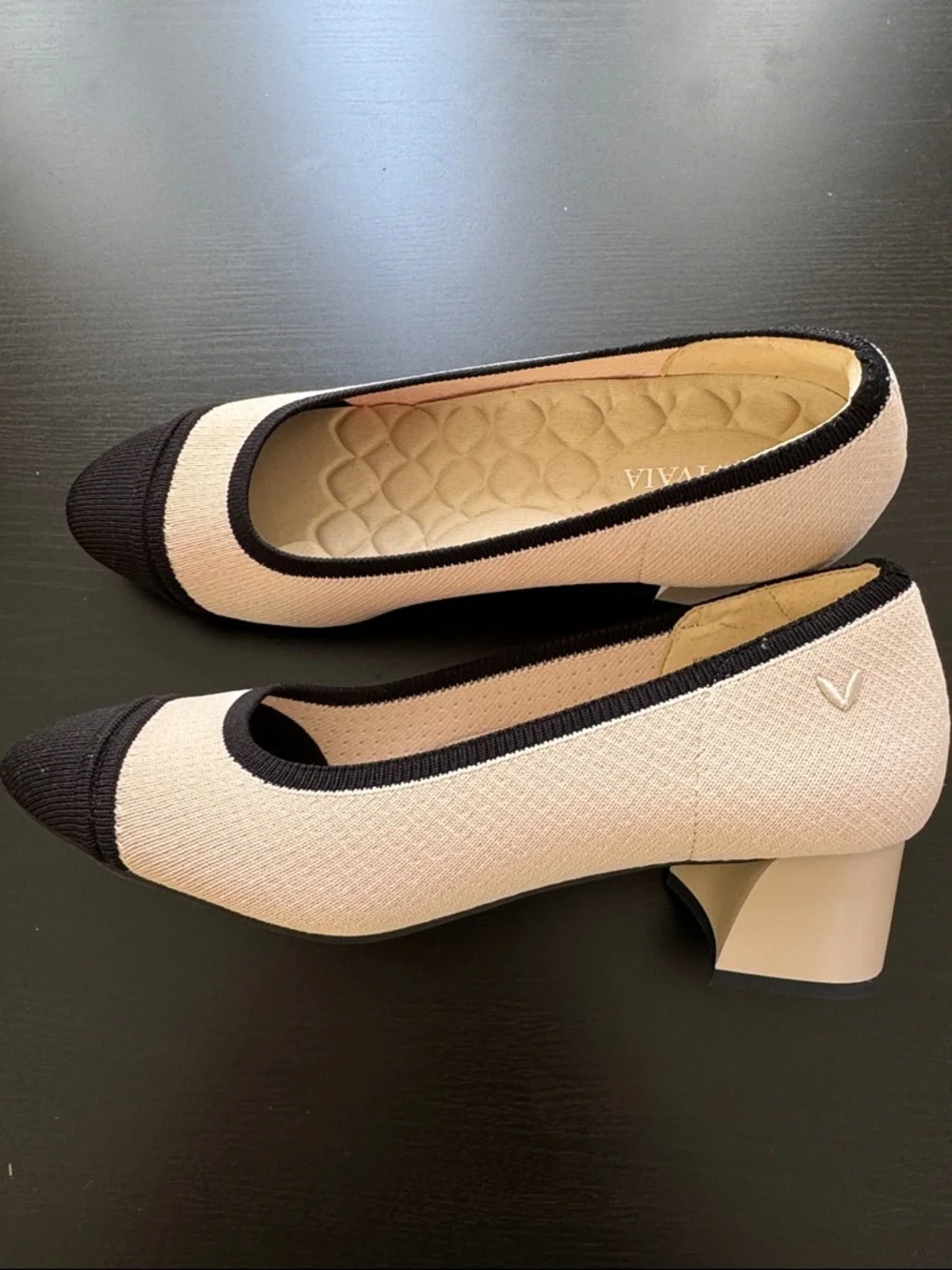 VIVAIA Julie Arch Pro Black & Ivory Almond Toe Chunky‎ Heels Size 38.7 (8US) NEW